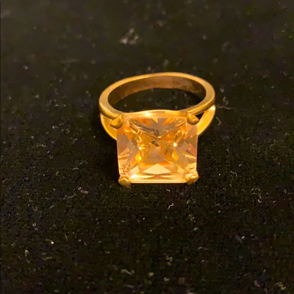 Decorative gold toned vintage cocktail ring